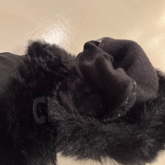 UGGS  BLACK GLOVES NWT - Picture 4 of 6